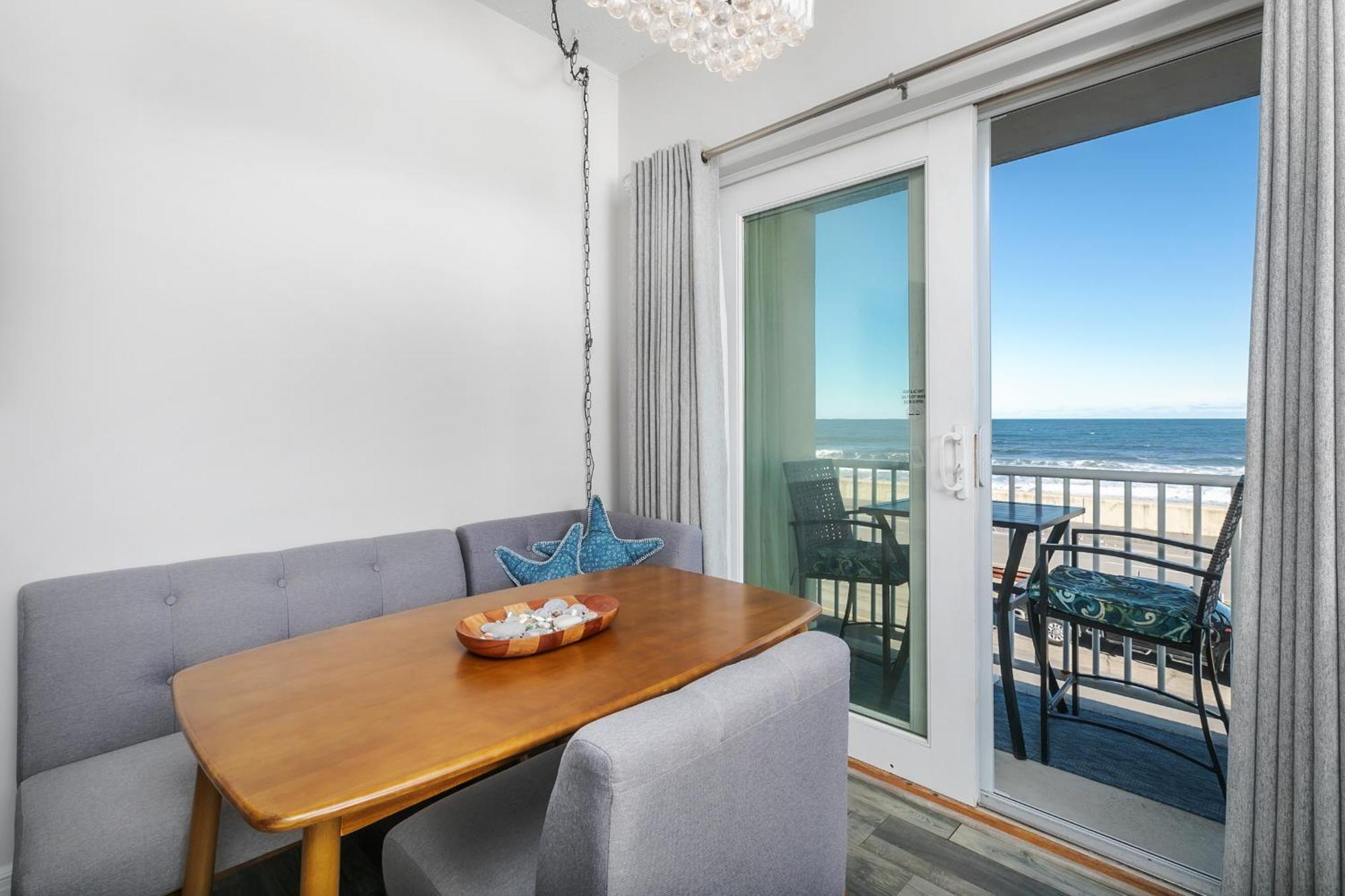 Direct Oceanfront Suite! Apartment