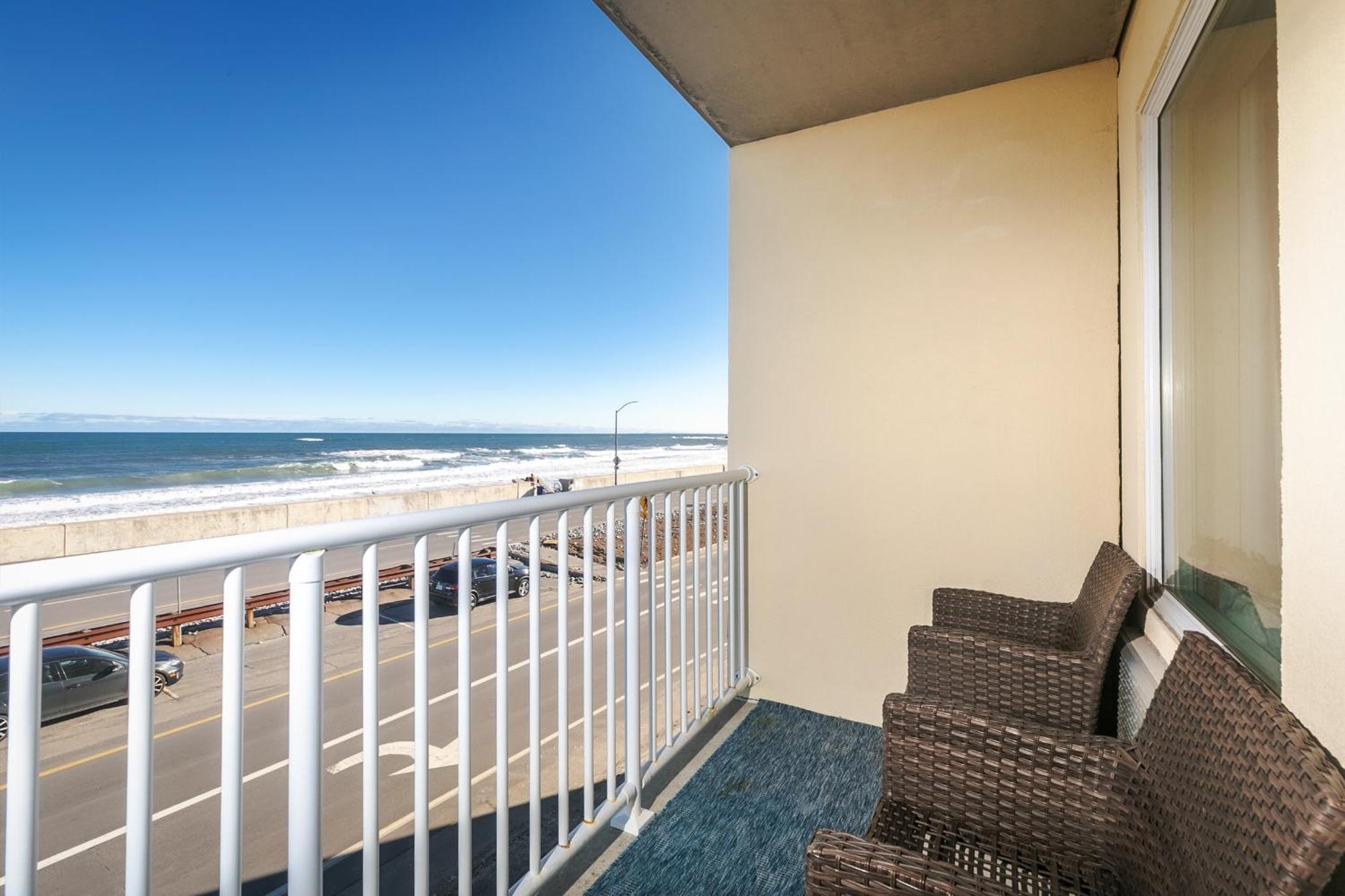 Direct Oceanfront Suite! Hampton