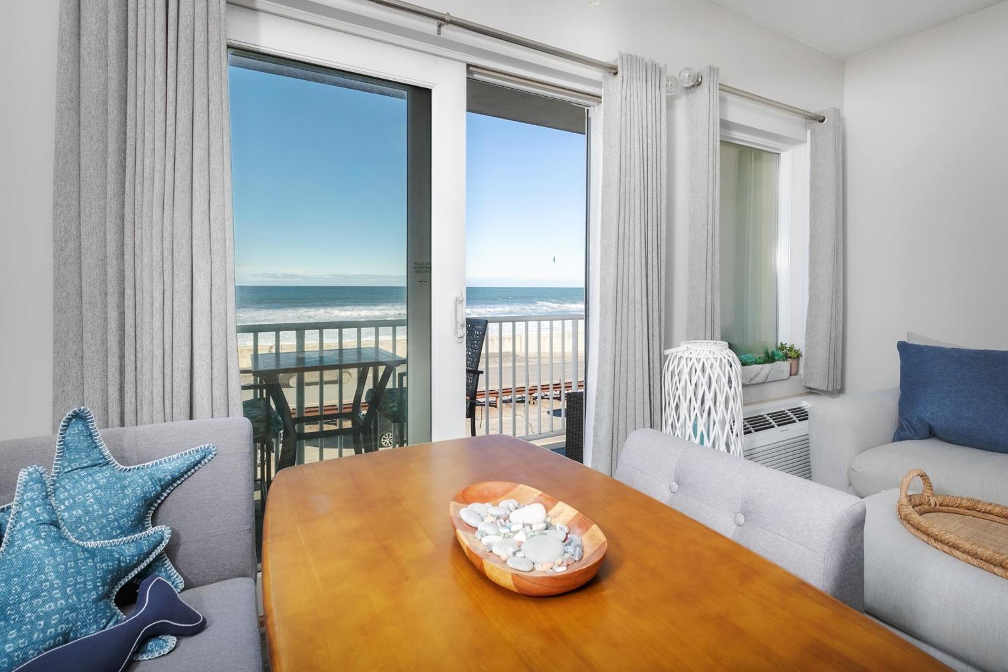Direct Oceanfront Suite! *