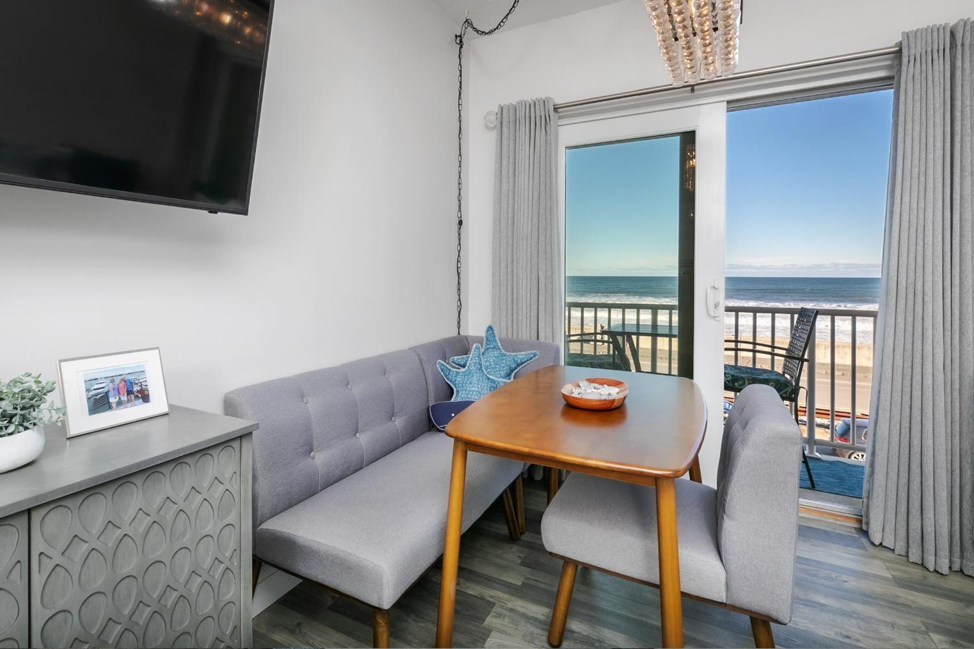 Direct Oceanfront Suite! *
