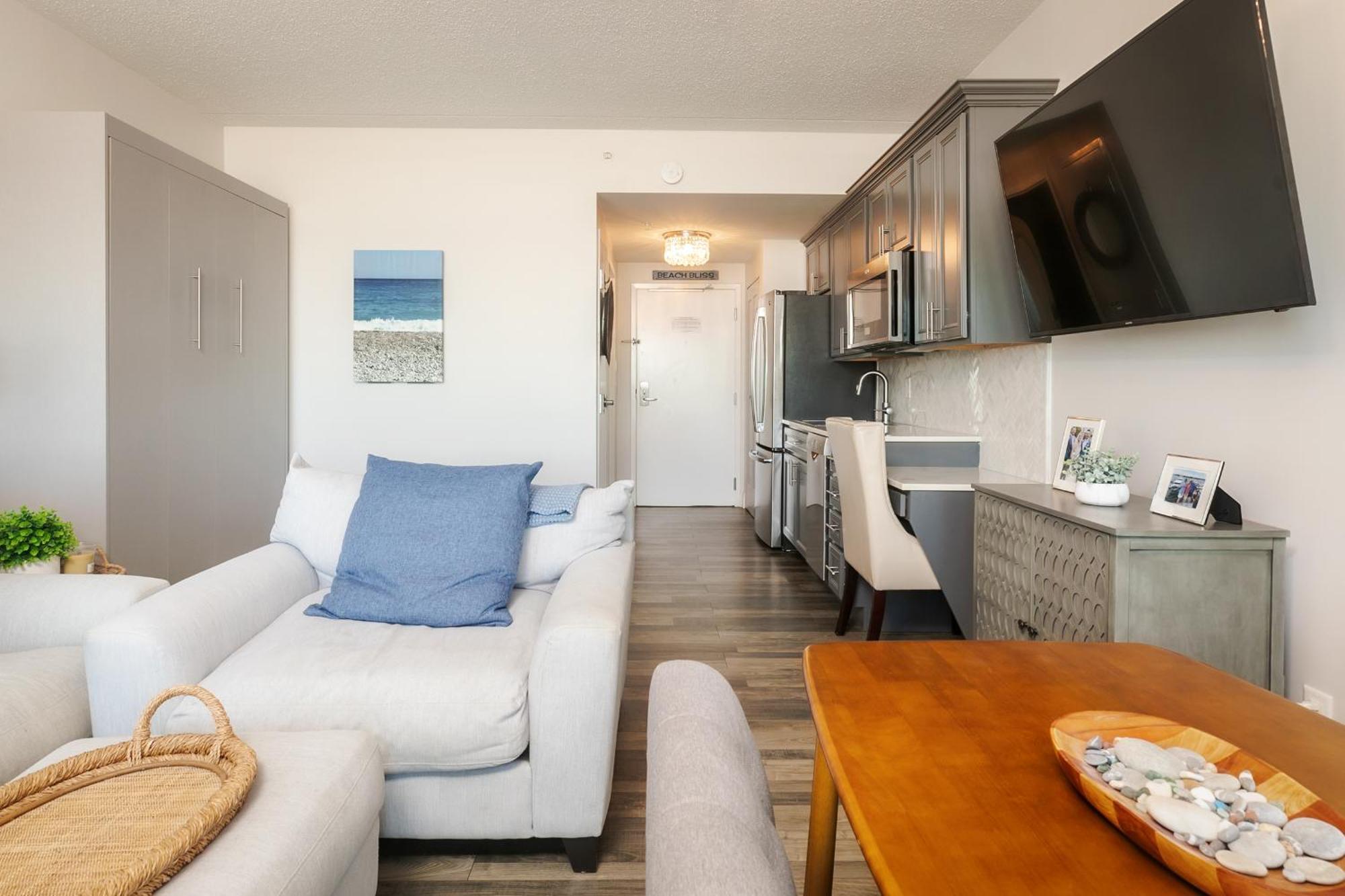 Direct Oceanfront Suite!